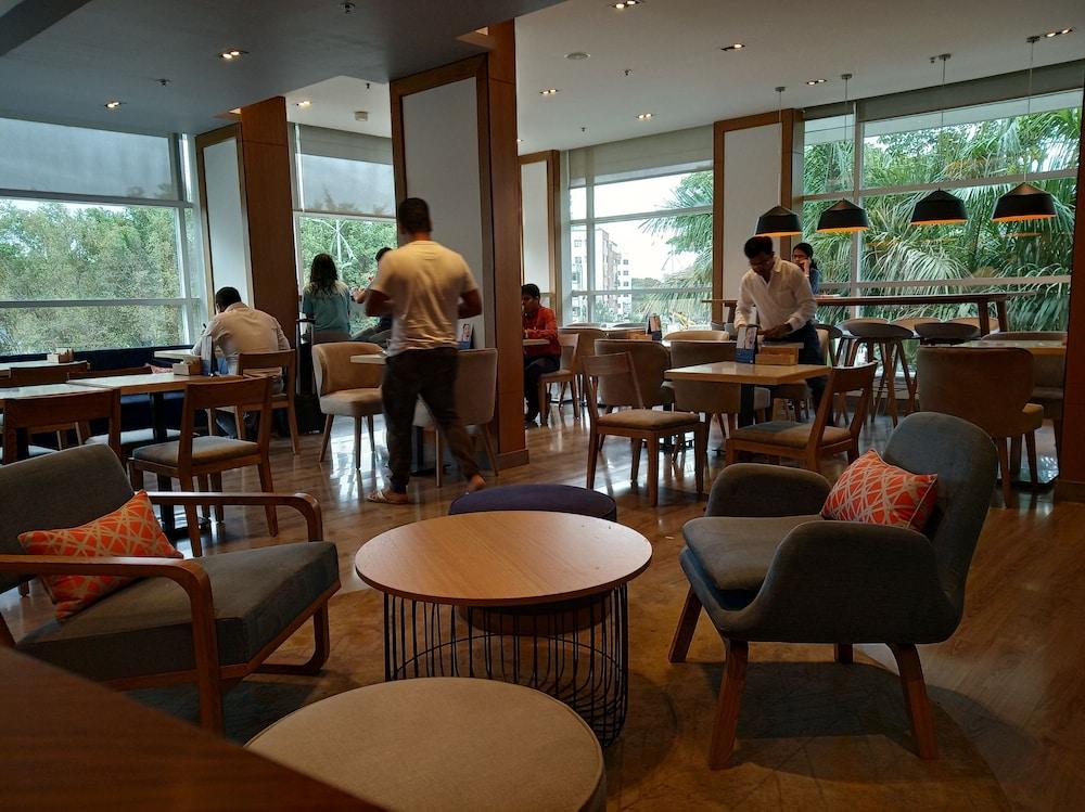 Holiday Inn Express Pune Pimpri By Ihg Exteriör bild