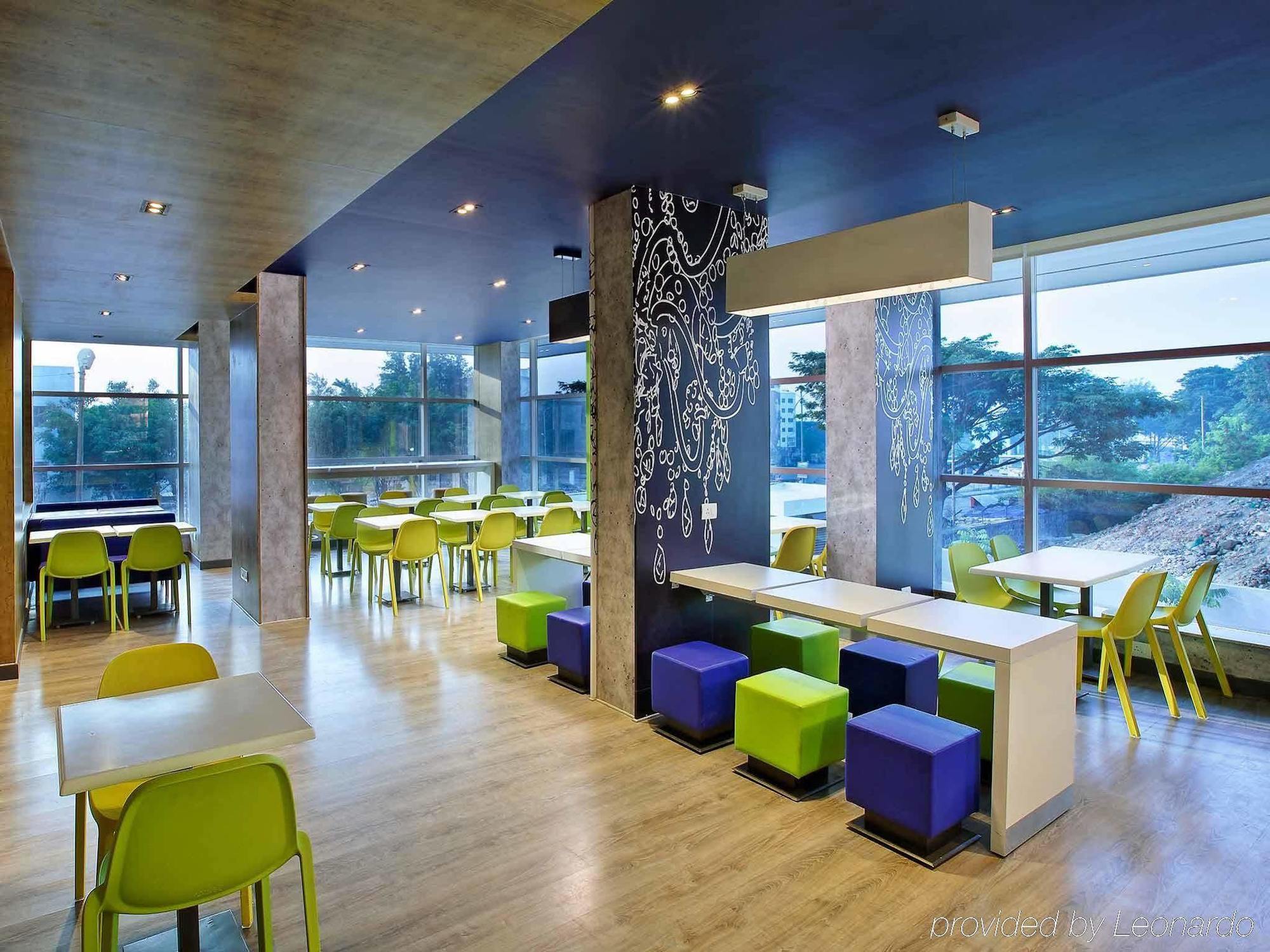 Holiday Inn Express Pune Pimpri By Ihg Exteriör bild